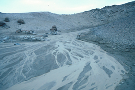 Small alluvial cone of fine sand and silt .