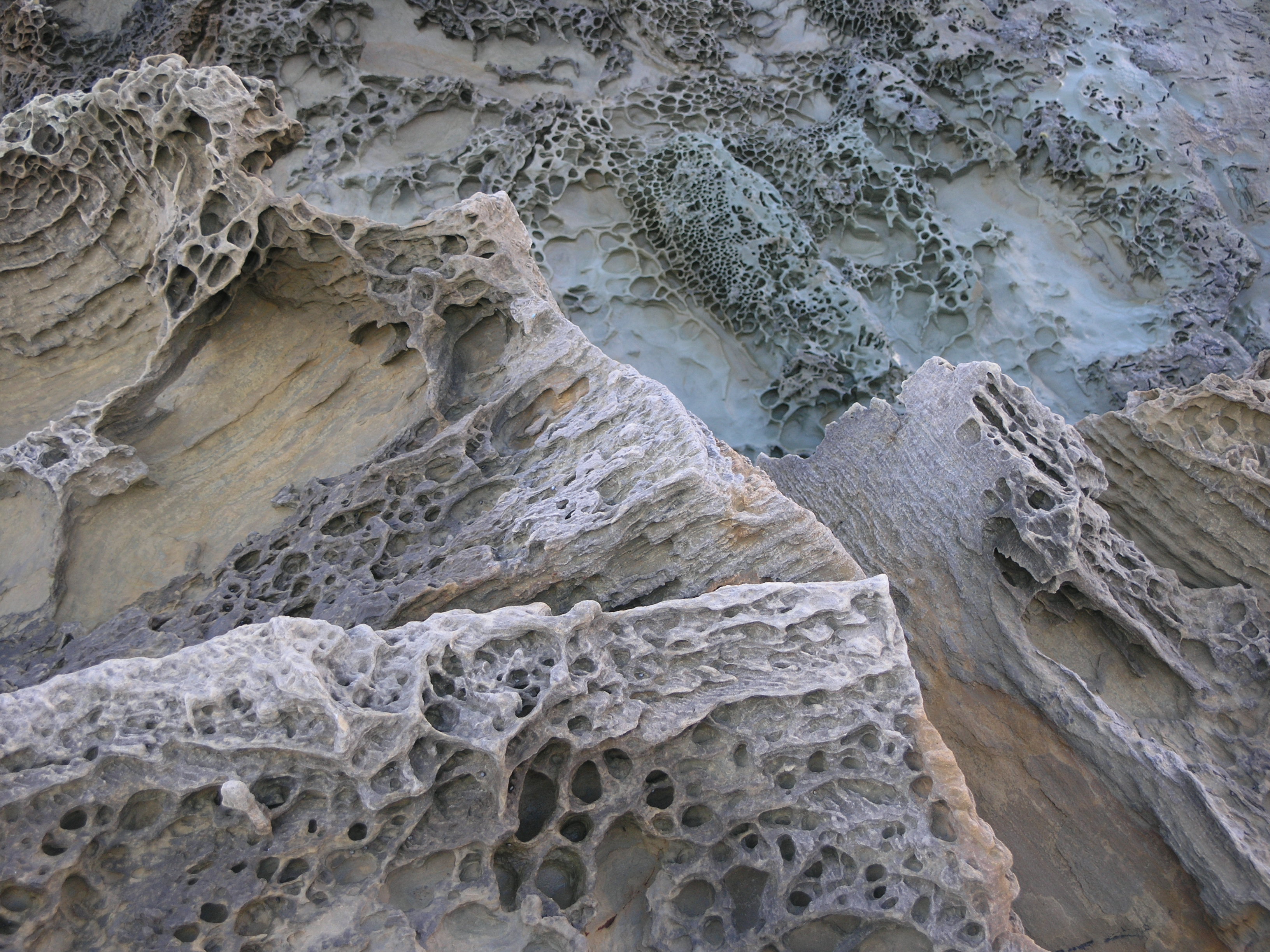 Honeycomb weathering